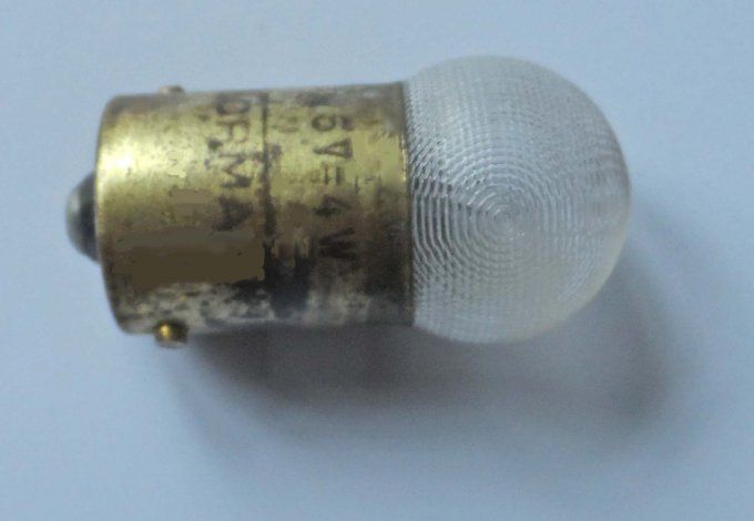 Ampoules 6 V, 4 W  diamètre du culot = 15 mm