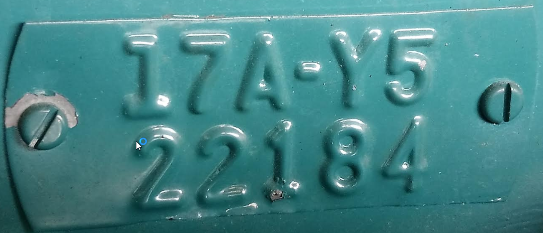 Plaque Constructeur  que vous devez trouver dans l'habitacle moteur